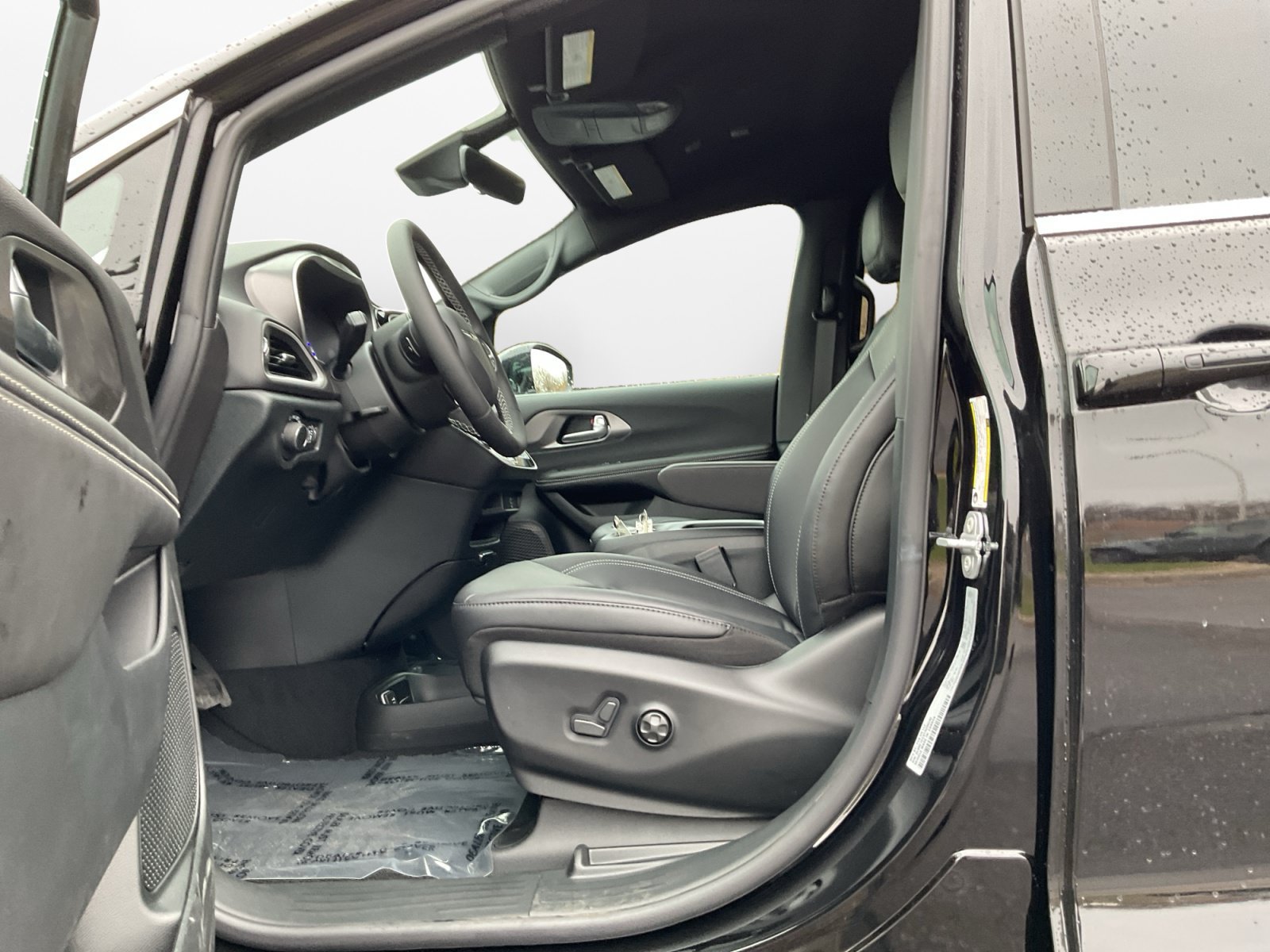 New 2026 Chrysler Voyager LX FWD image 10