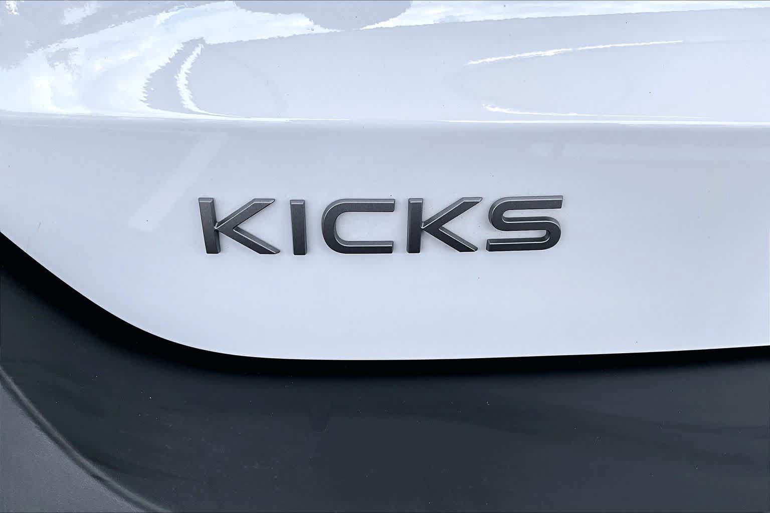 Used 2025 Nissan Kicks SV w/ Charging Package FWD image 10