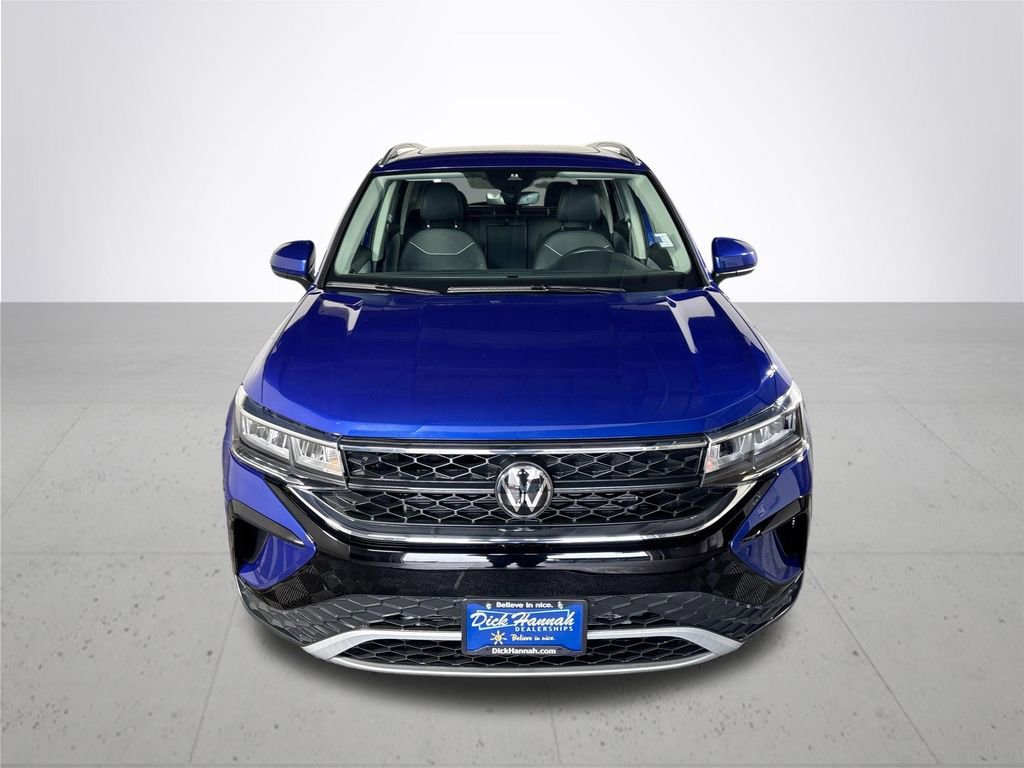 Certified 2024 Volkswagen Taos SE w/ Panoramic Sunroof Package image 3