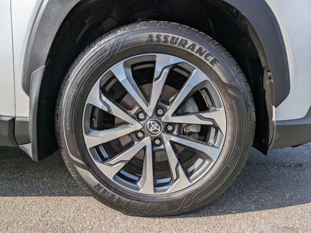 Used 2024 Toyota Corolla Cross XLE image 20