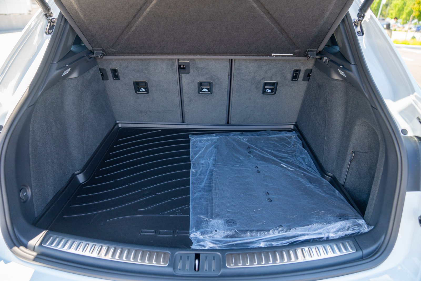 Certified 2026 Porsche Macan AWD/4WD image 28