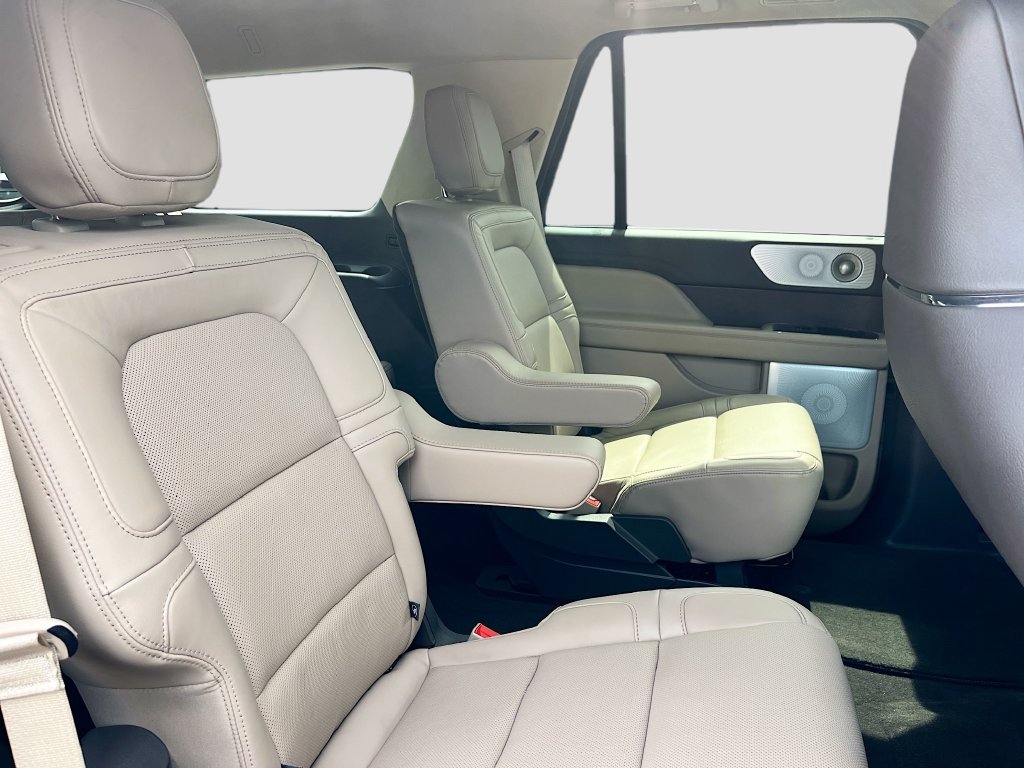 Used 2024 Lincoln Navigator Reserve AWD/4WD image 30