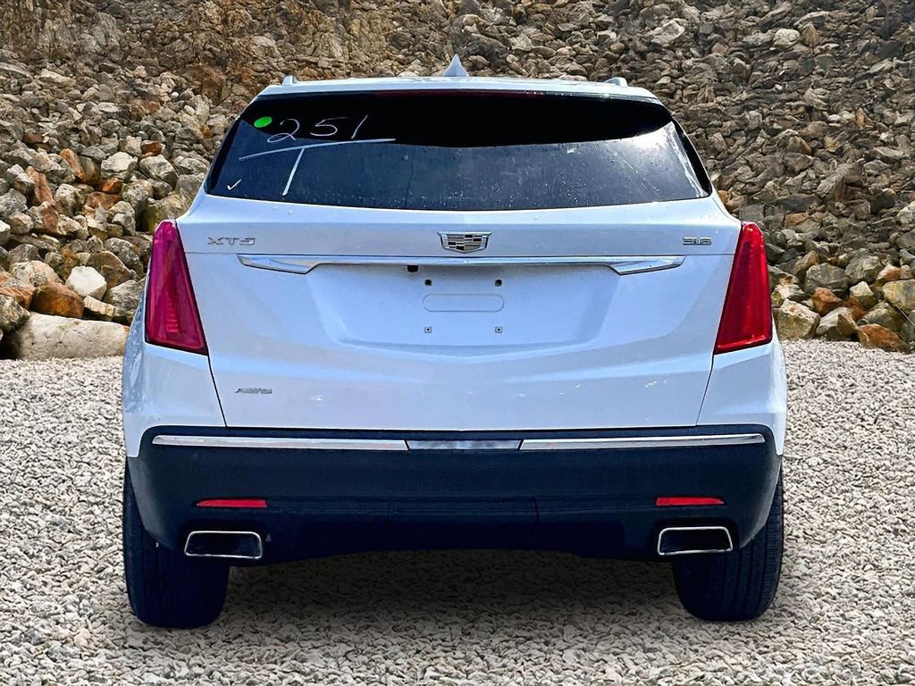 Used 2017 Cadillac XT5 Luxury w/ Driver Awareness Package AWD/4WD image 4