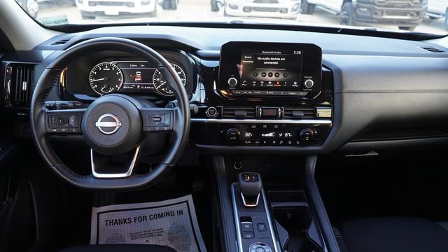 Used 2024 Nissan Pathfinder SV image 16