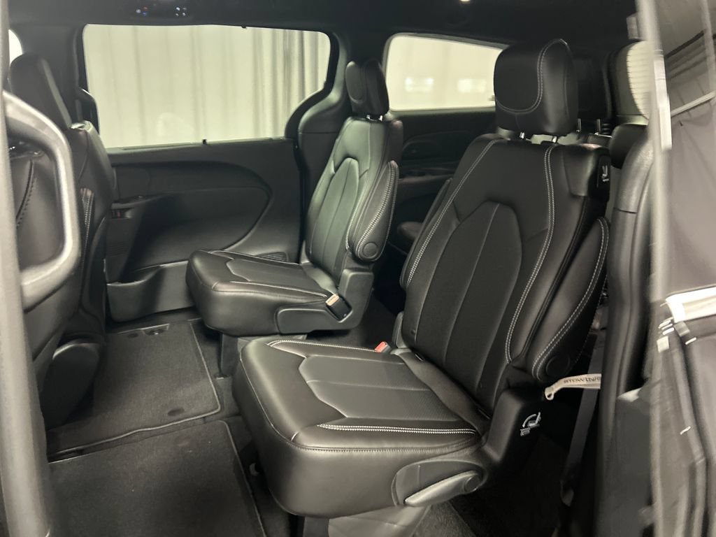 New 2027 Chrysler Pacifica Select w/ Family Tech Group FWD image 21