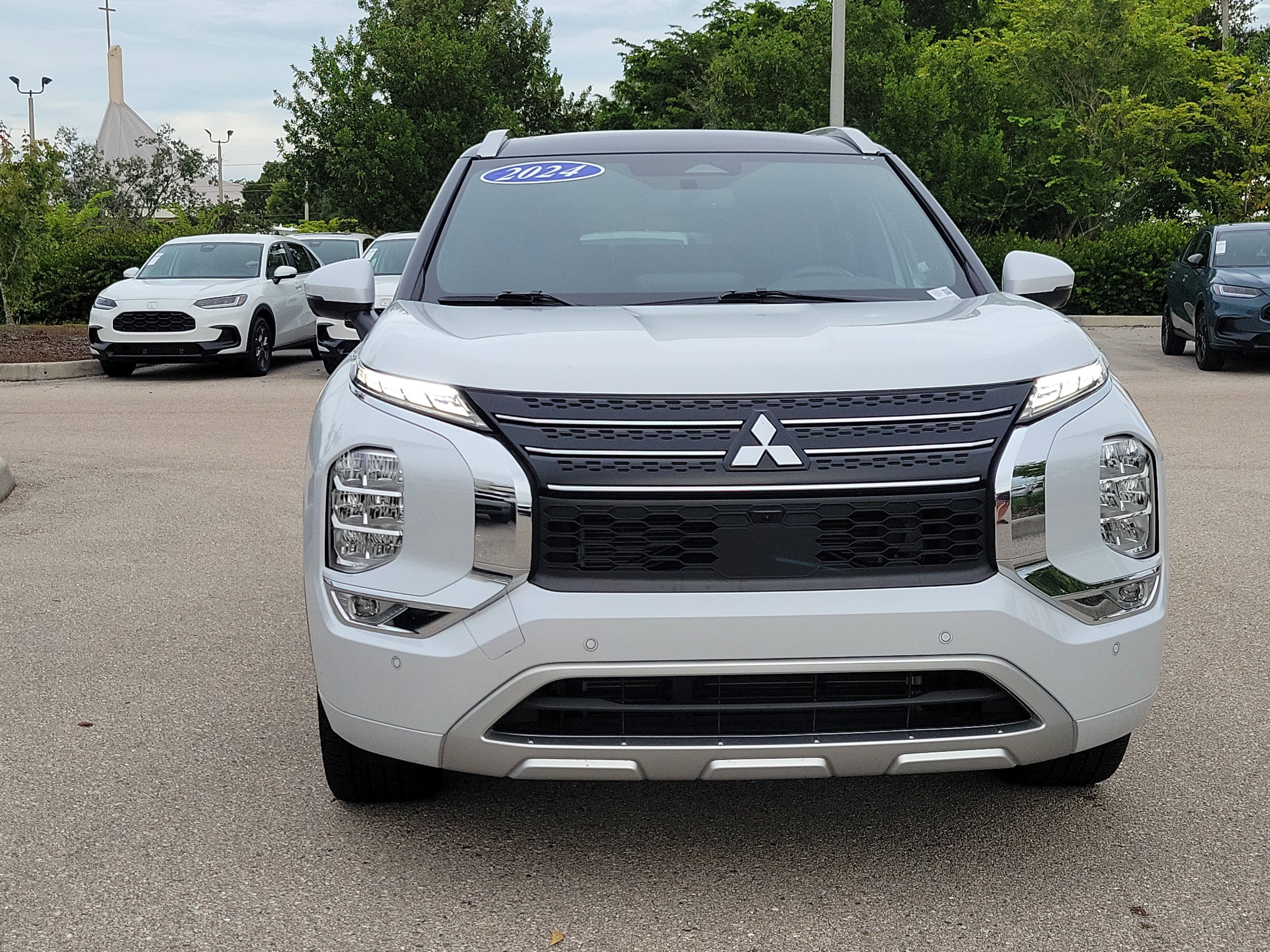 Used 2024 Mitsubishi Outlander SEL FWD image 2