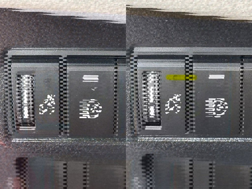 Used 2023 Toyota Corolla Cross LE image 21