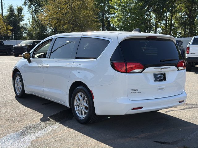 Used 2021 Chrysler Voyager LX FWD image 11
