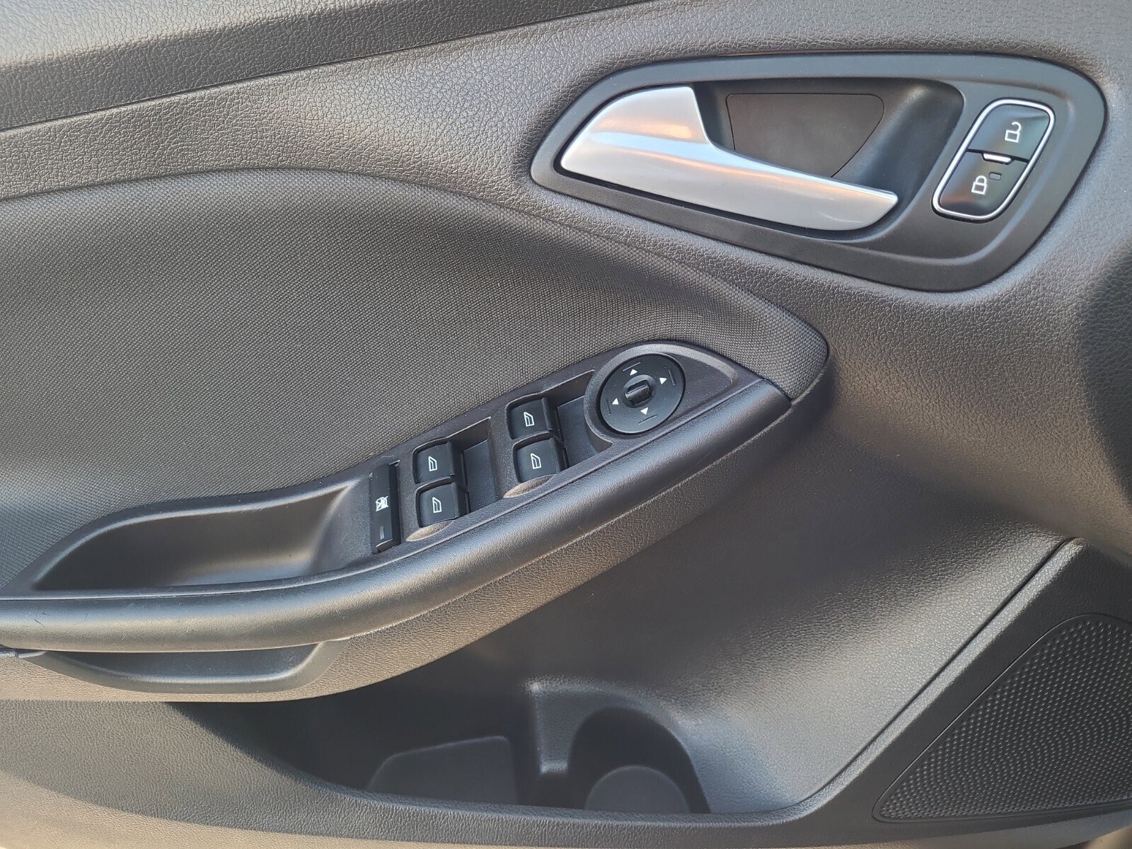 Used 2018 Ford Focus SE image 24