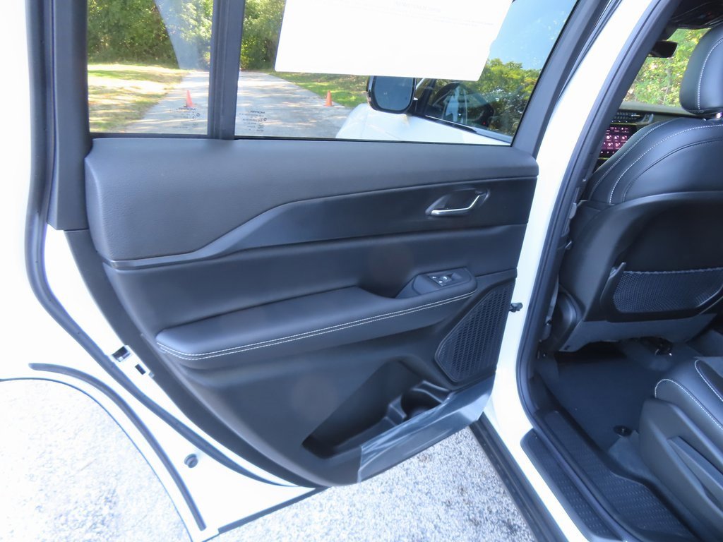 New 2025 Jeep Grand Cherokee L Altitude image 24