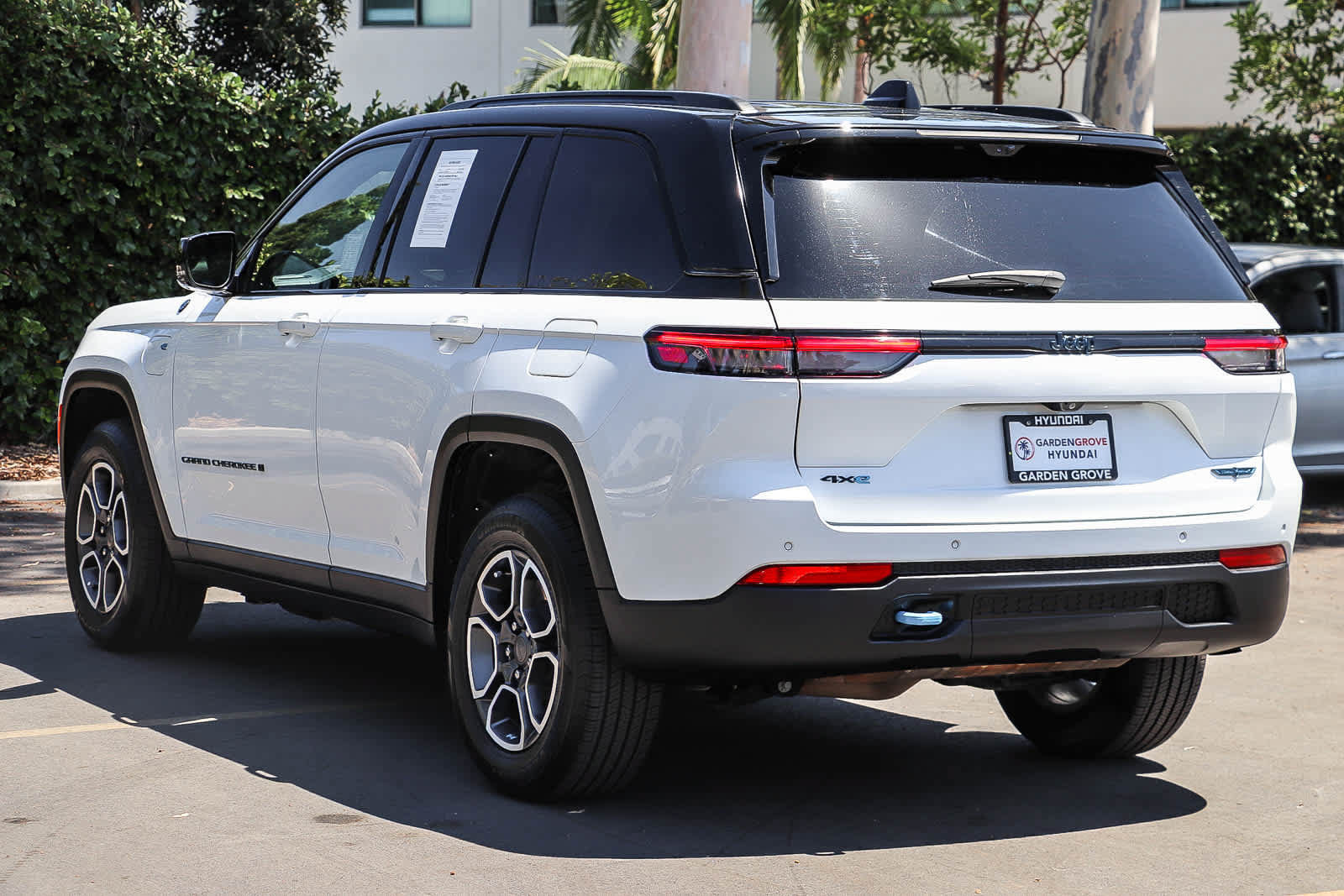 Used 2022 Jeep Grand Cherokee Trailhawk w/ Luxury Tech Group III AWD/4WD image 8