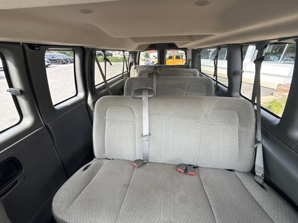 Used 2025 GMC Savana 3500 LT w/ LT Preferred Equipment Group RWD image 8