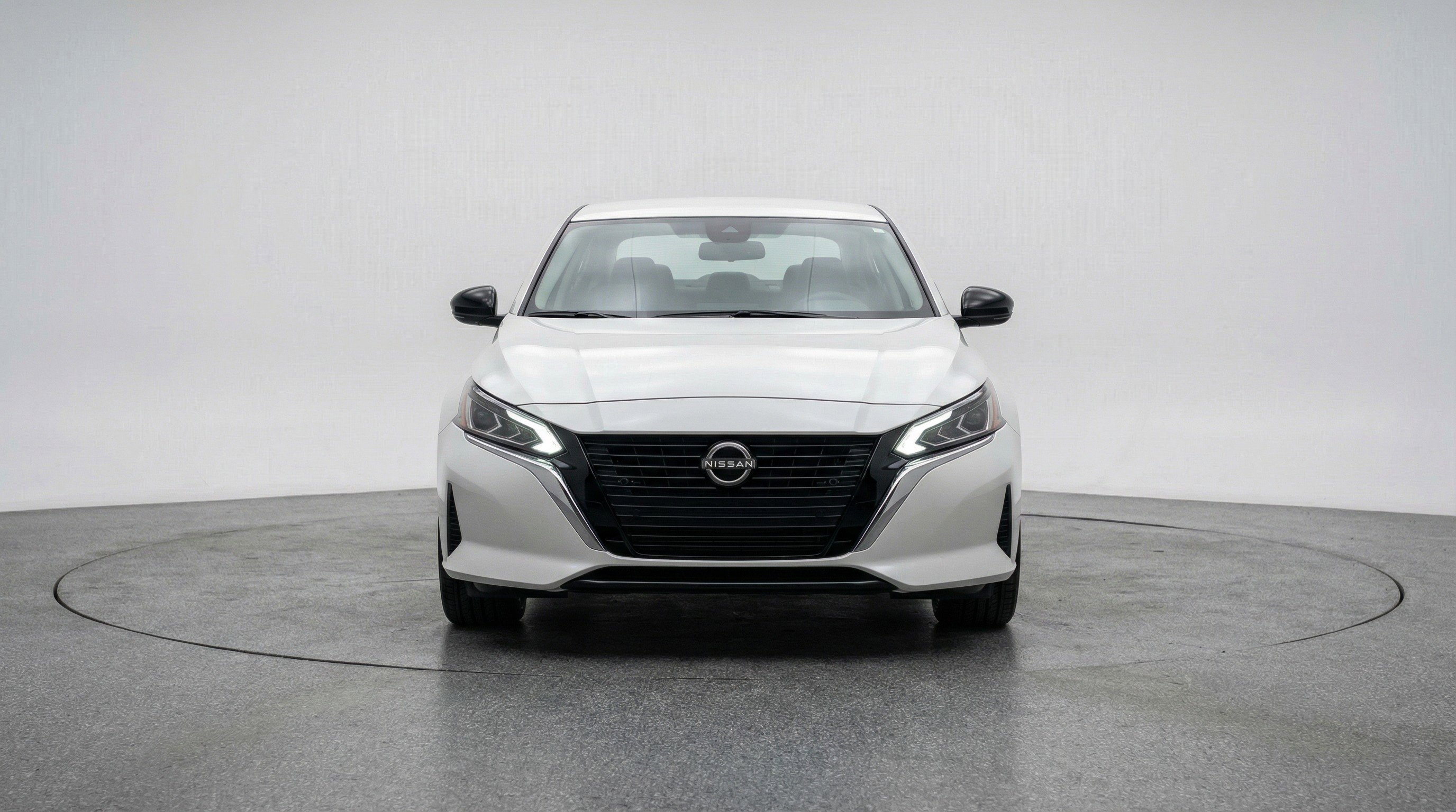 Used 2025 Nissan Altima 2.5 SV image 2