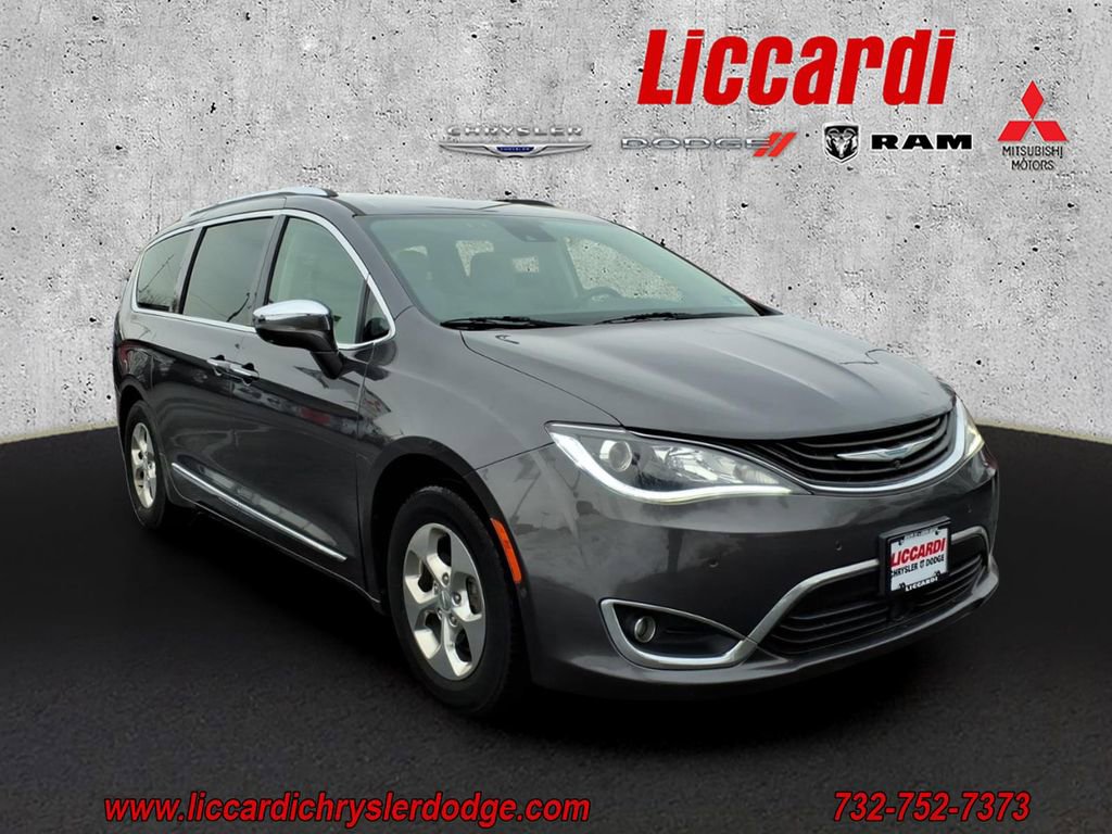 Used 2018 Chrysler Pacifica Limited w/ Advanced Safetytec Group image 1
