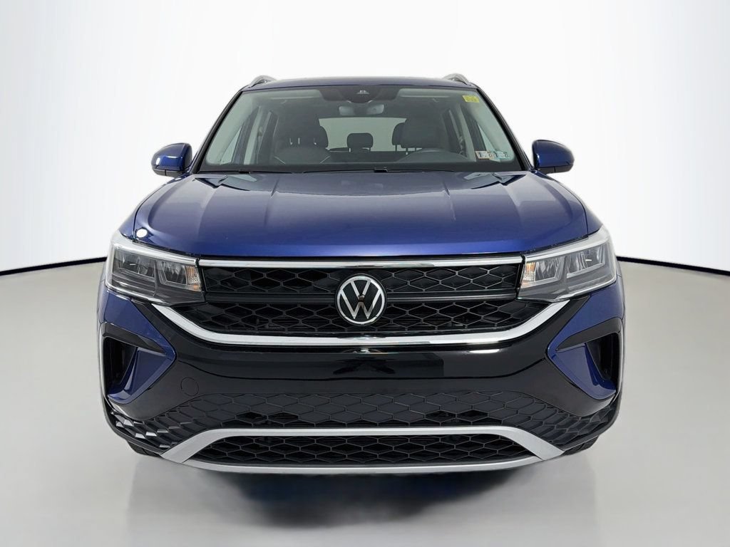 Used 2024 Volkswagen Taos SE AWD/4WD image 2