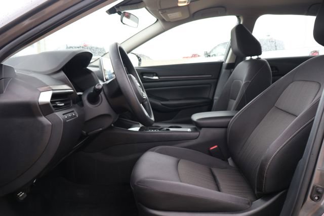 Used 2025 Nissan Altima 2.5 SV FWD image 9