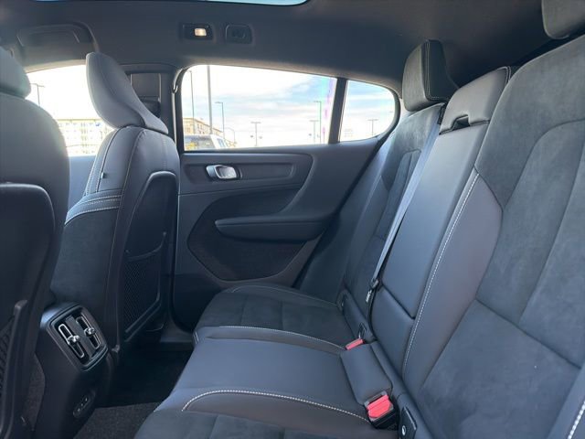 Used 2024 Volvo C40 P8 Recharge Ultimate w/ Protection Package Premier image 19