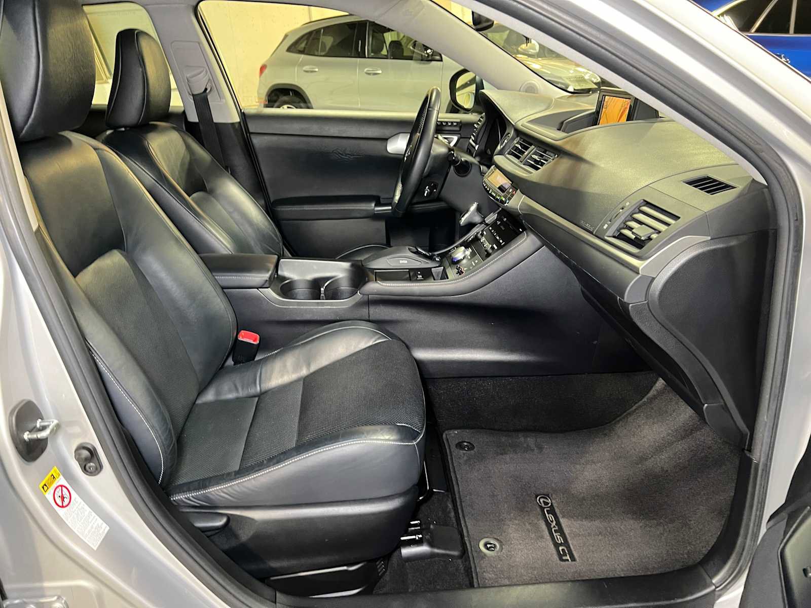 Used 2011 Lexus CT 200h Premium image 12