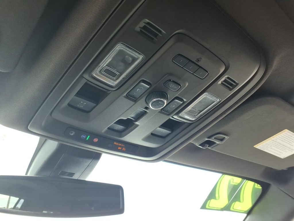 Used 2022 GMC Yukon XL Denali RWD image 30