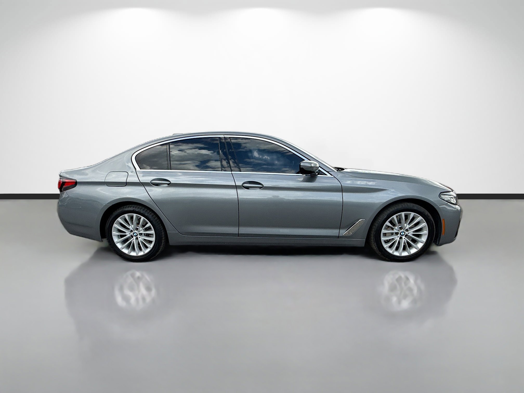 Used 2023 BMW 530i w/ Premium Package RWD image 2