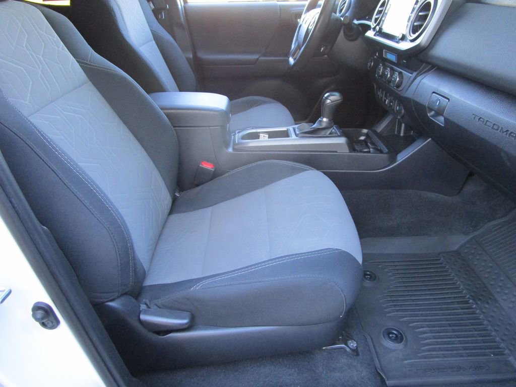 Used 2022 Toyota Tacoma TRD Off-Road image 26