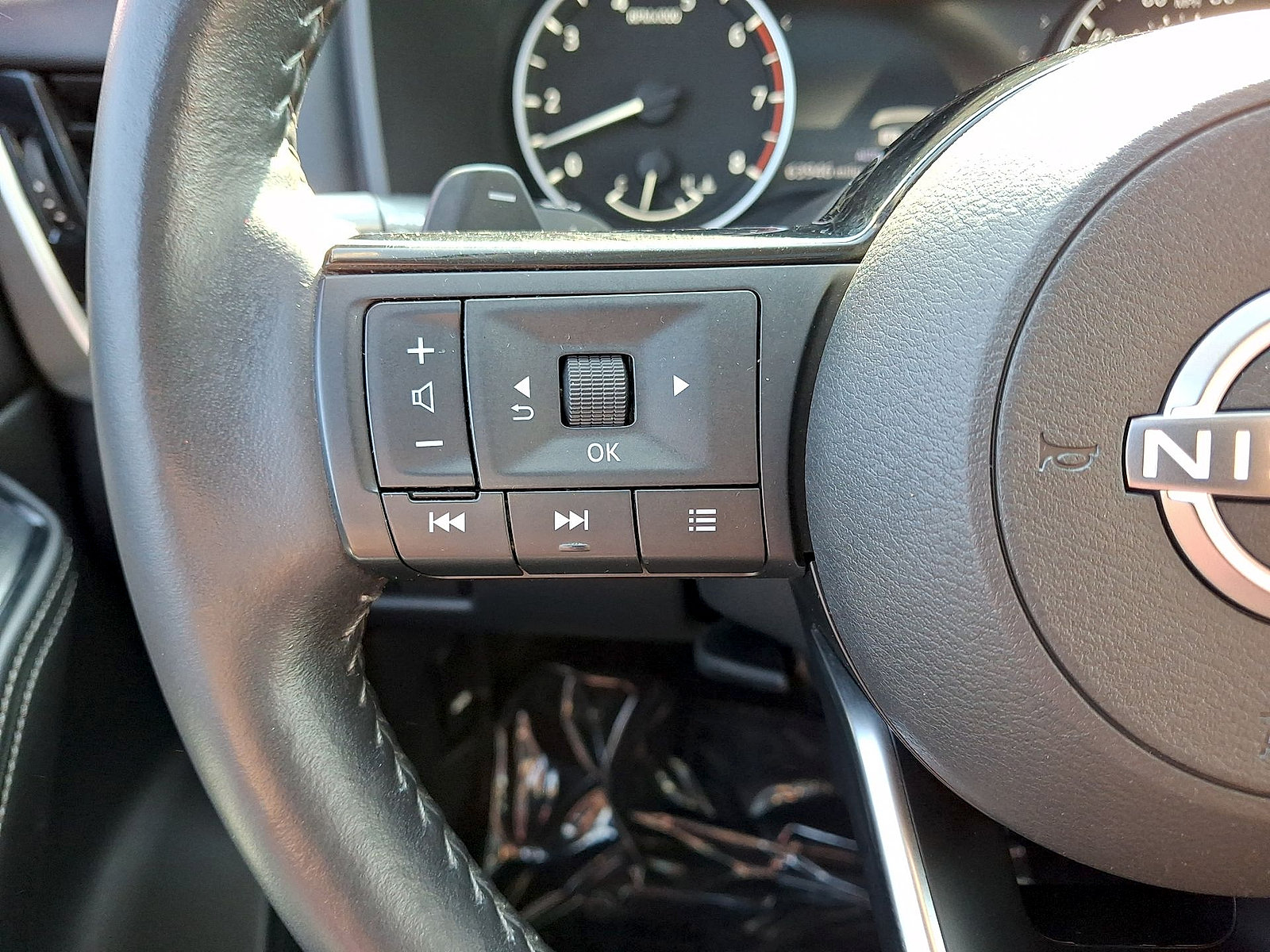Used 2022 Nissan Rogue SV w/ SV Premium Package AWD/4WD image 17