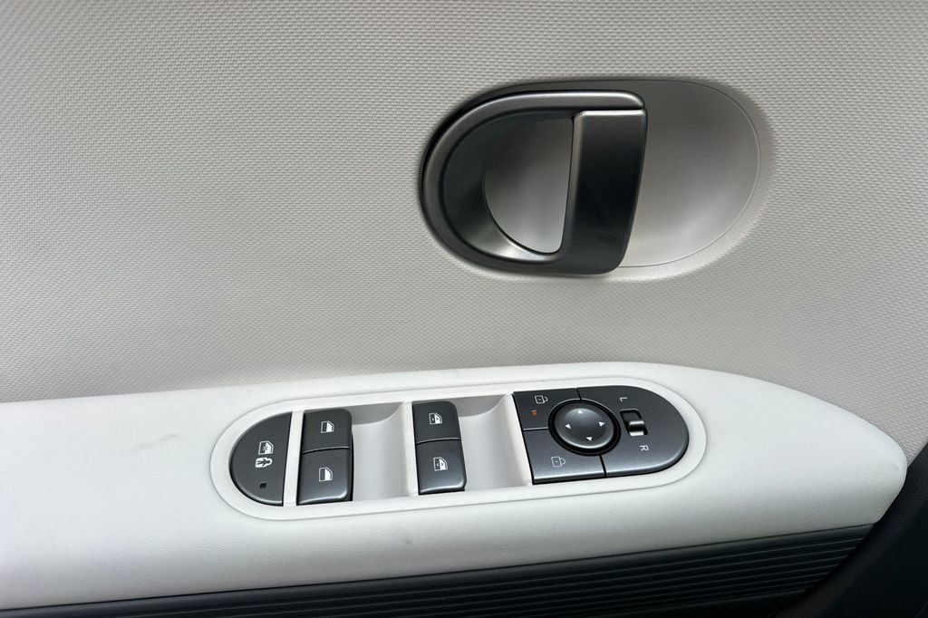New 2026 Hyundai Ioniq 5 SEL image 8