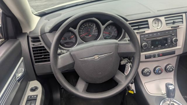 Used 2010 Chrysler Sebring Touring FWD image 22