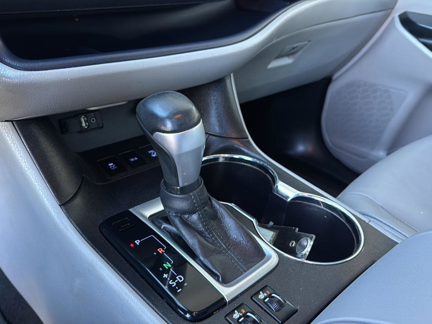 Used 2016 Toyota Highlander XLE image 25