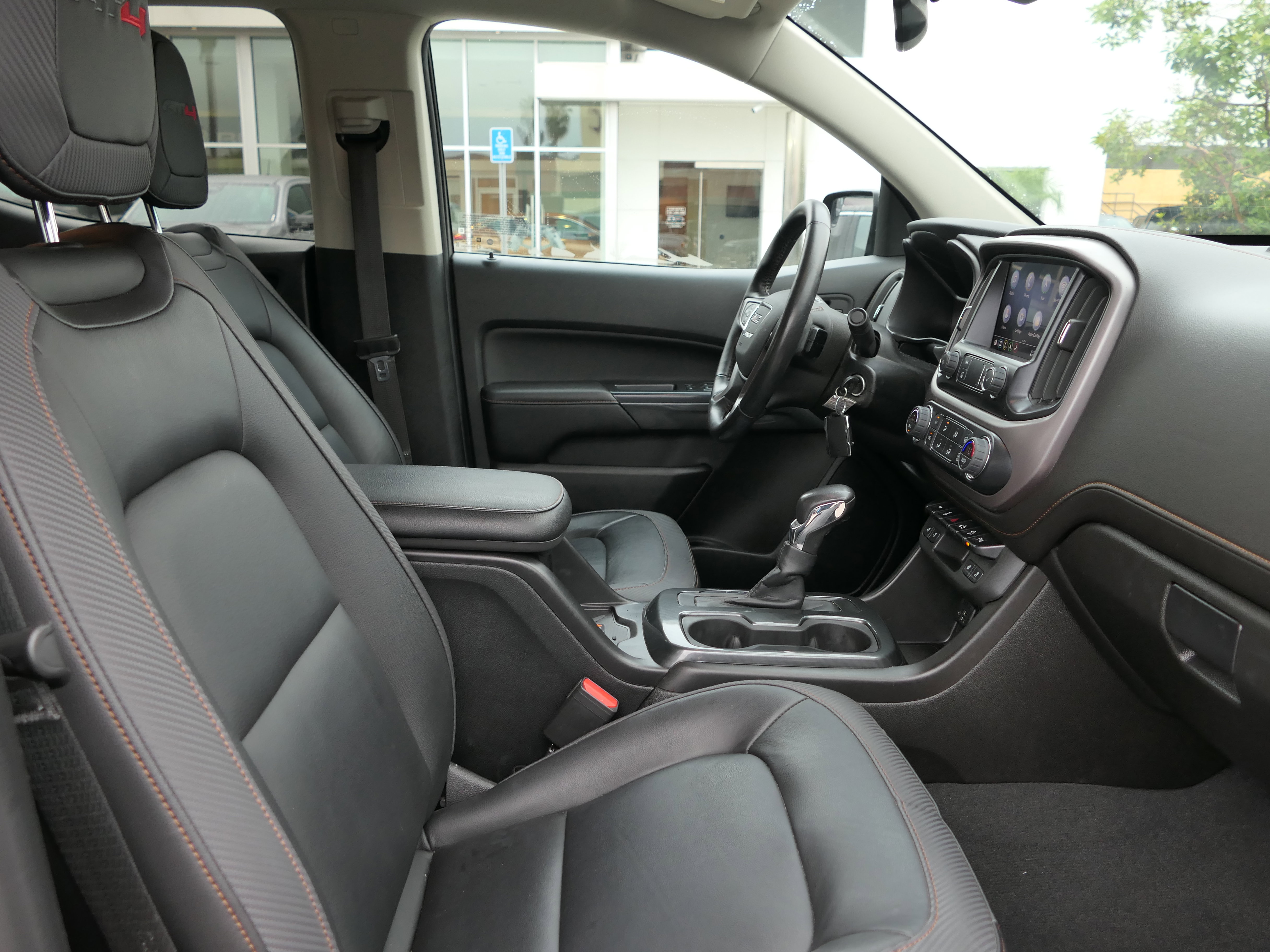 Used 2022 GMC Canyon AT4 image 27