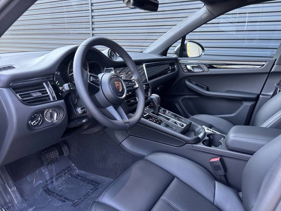 New 2026 Porsche Macan AWD/4WD image 10