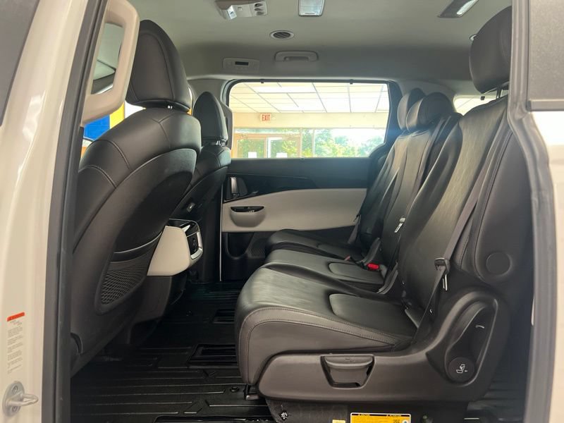 Certified 2023 Kia Carnival EX FWD image 15