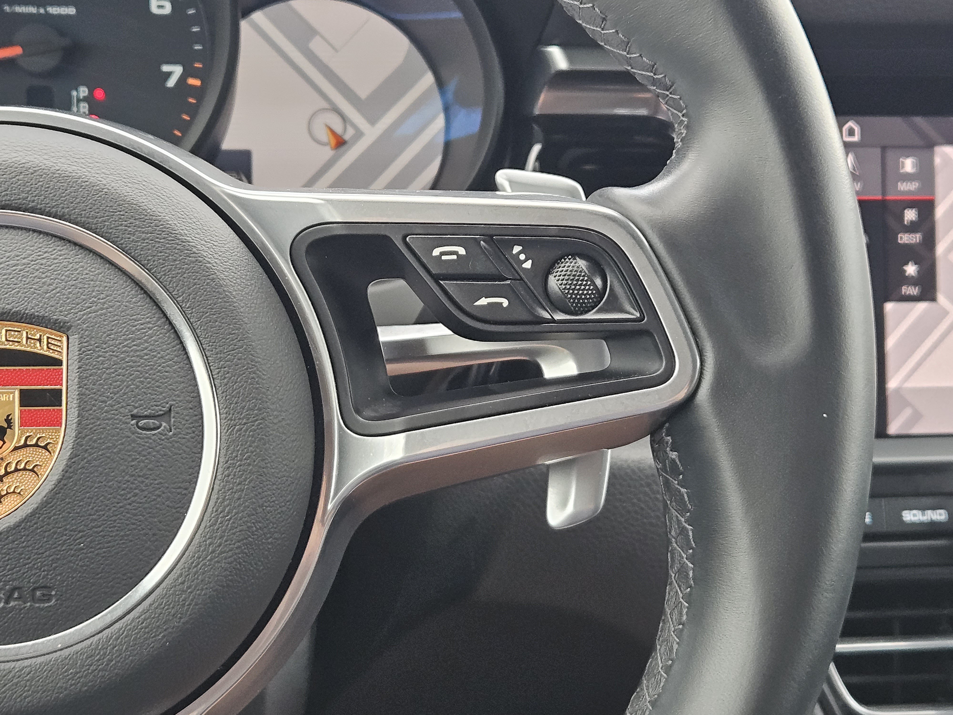 Certified 2021 Porsche Macan AWD/4WD image 27