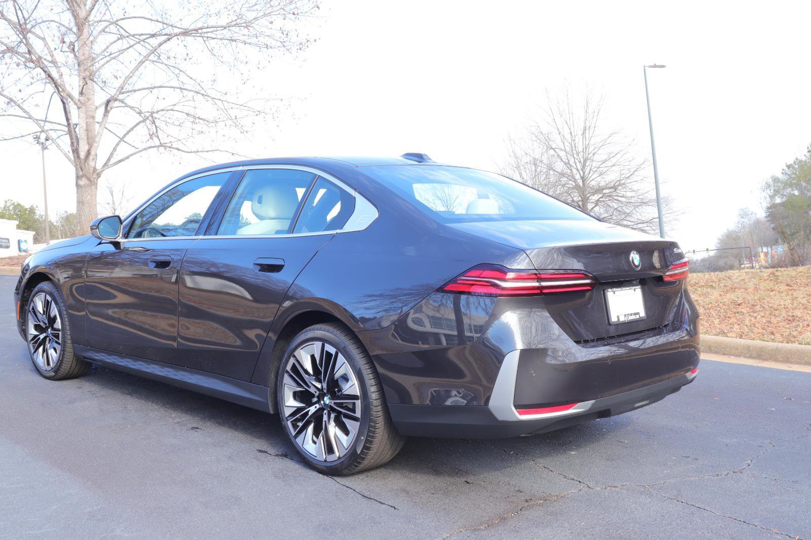 Used 2025 BMW 530i w/ Executive Package image 6