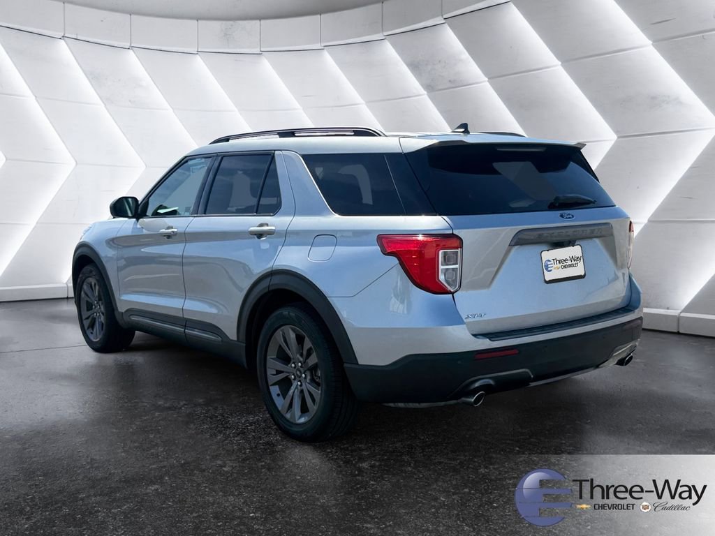 Used 2021 Ford Explorer XLT w/ Equipment Group 202A RWD image 3