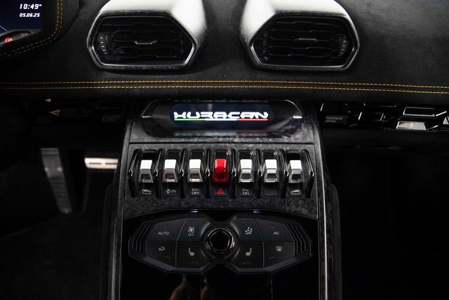 Used 2018 Lamborghini Huracan Performante image 18