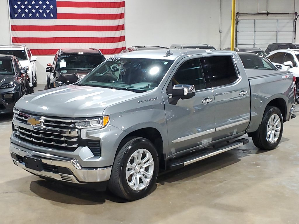 Used 2023 Chevrolet Silverado 1500 LTZ AWD/4WD image 32