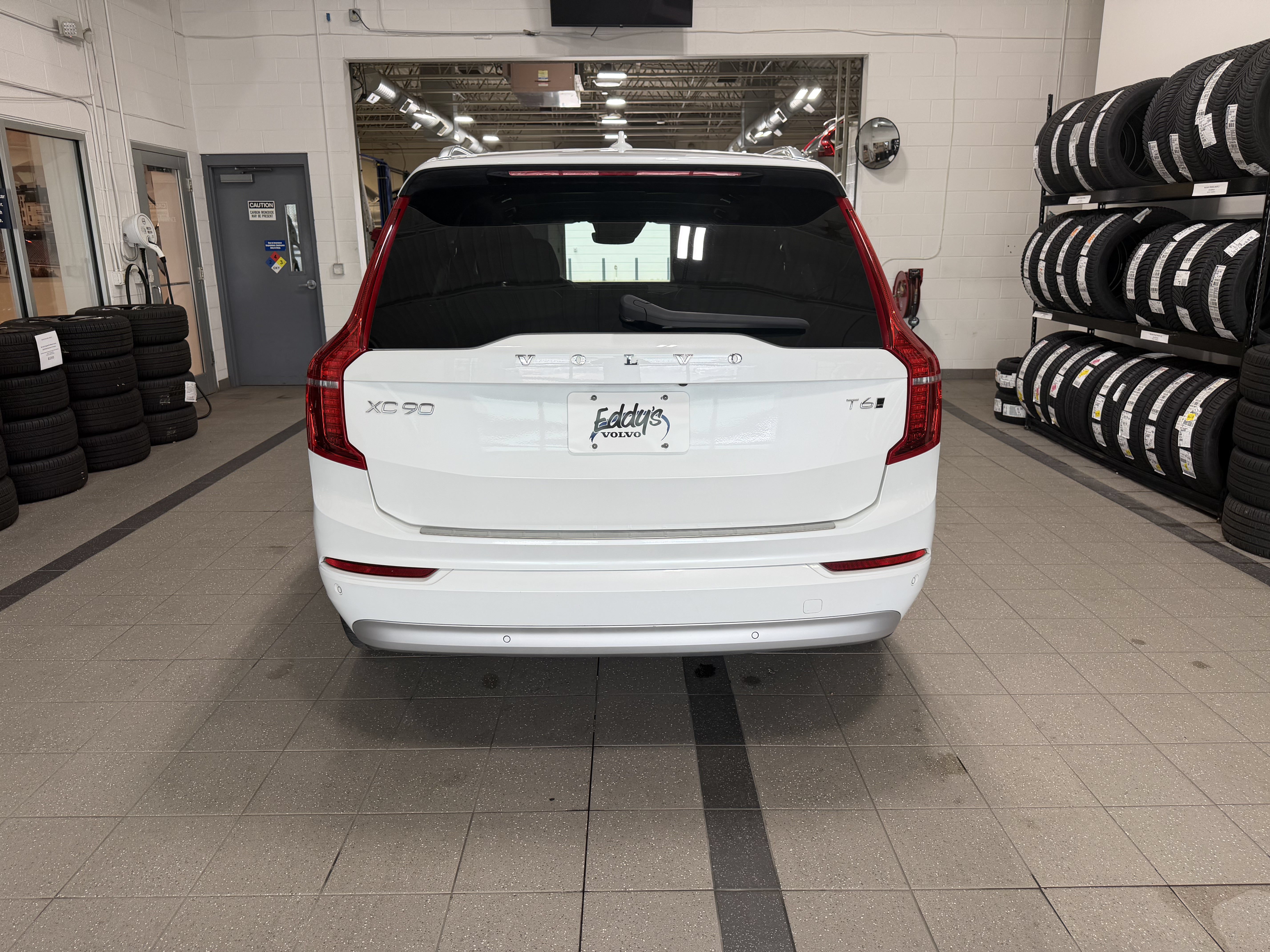 Used 2022 Volvo XC90 T6 Momentum w/ Advanced Package AWD/4WD image 6