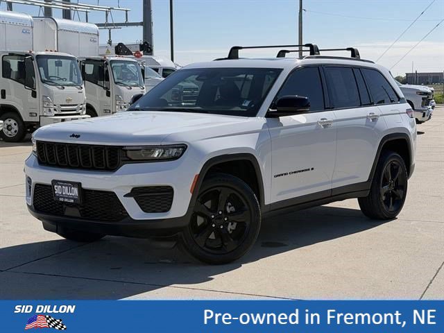 Used 2023 Jeep Grand Cherokee Altitude AWD/4WD image 1