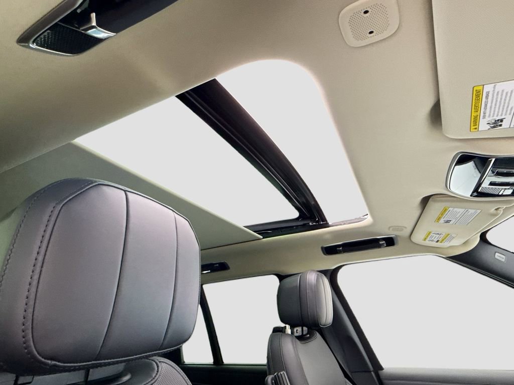 New 2026 Land Rover Range Rover SE image 17