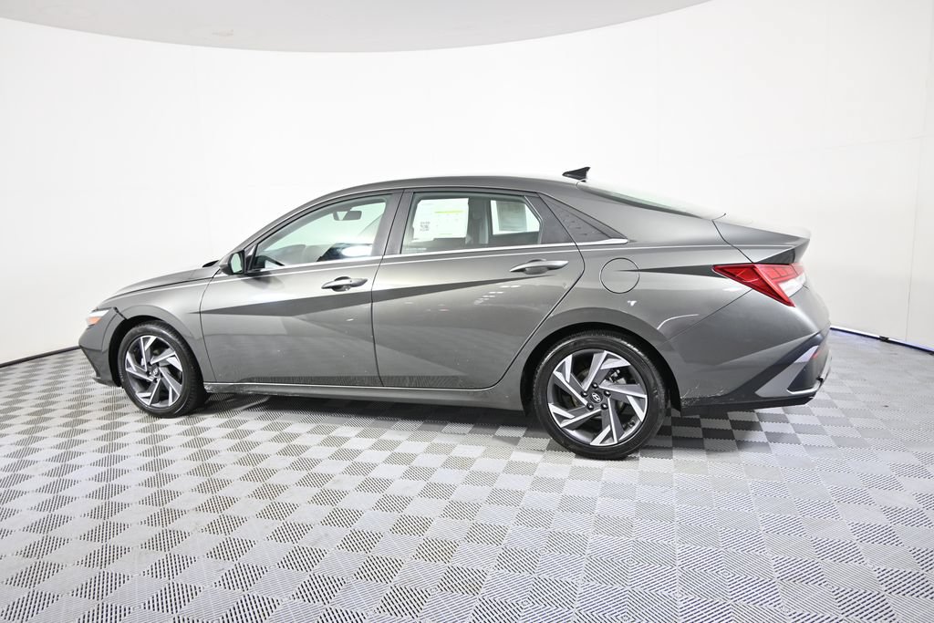 Used 2024 Hyundai Elantra SEL w/ Convenience Package FWD image 3