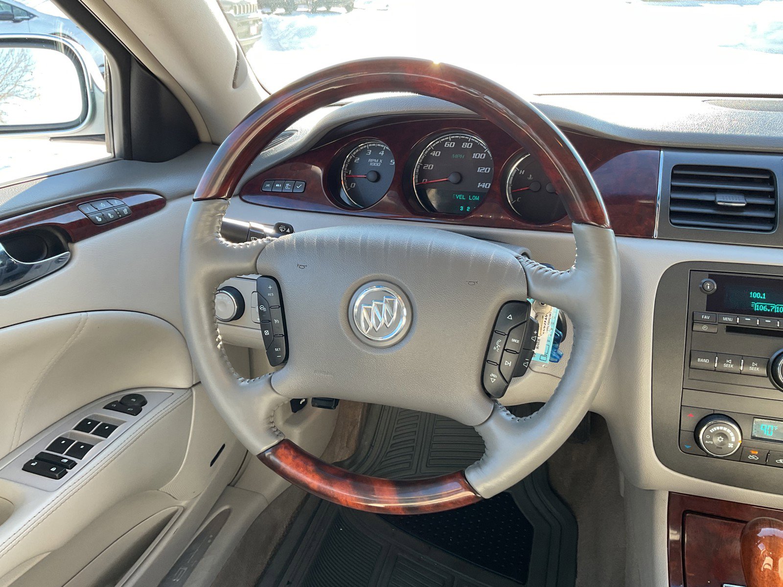 Used 2009 Buick Lucerne CXL image 15