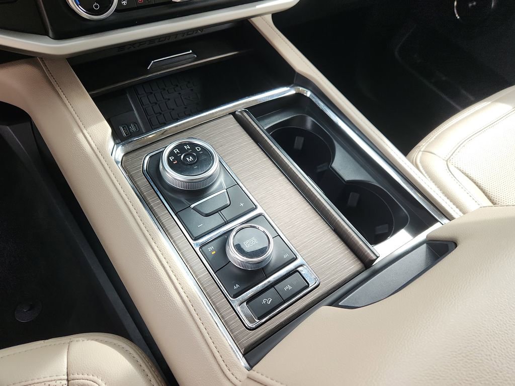 Used 2024 Ford Expedition Limited AWD/4WD image 26