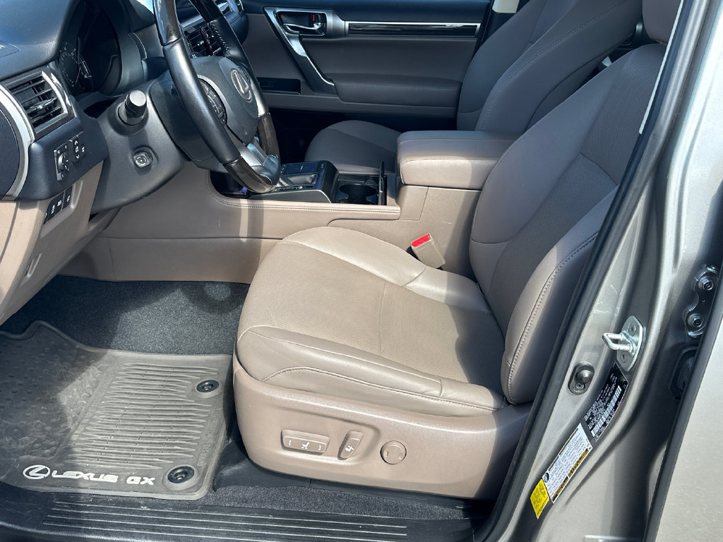 Used 2023 Lexus GX 460 Premium w/ Accessory Package AWD/4WD image 9