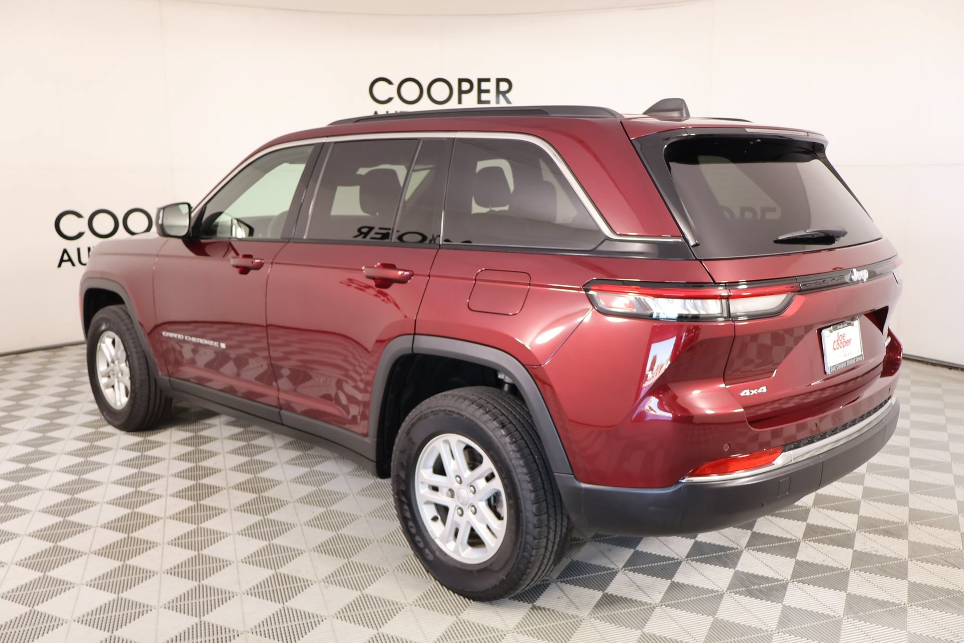 Used 2024 Jeep Grand Cherokee Laredo w/ Luxury Tech Group I AWD/4WD image 22