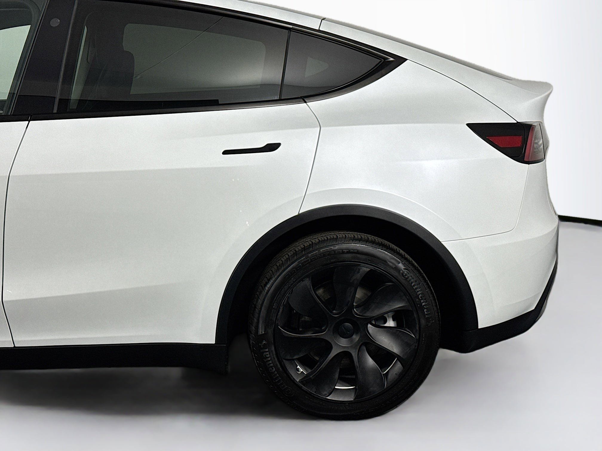 Used 2023 Tesla Model Y Long Range AWD/4WD image 40