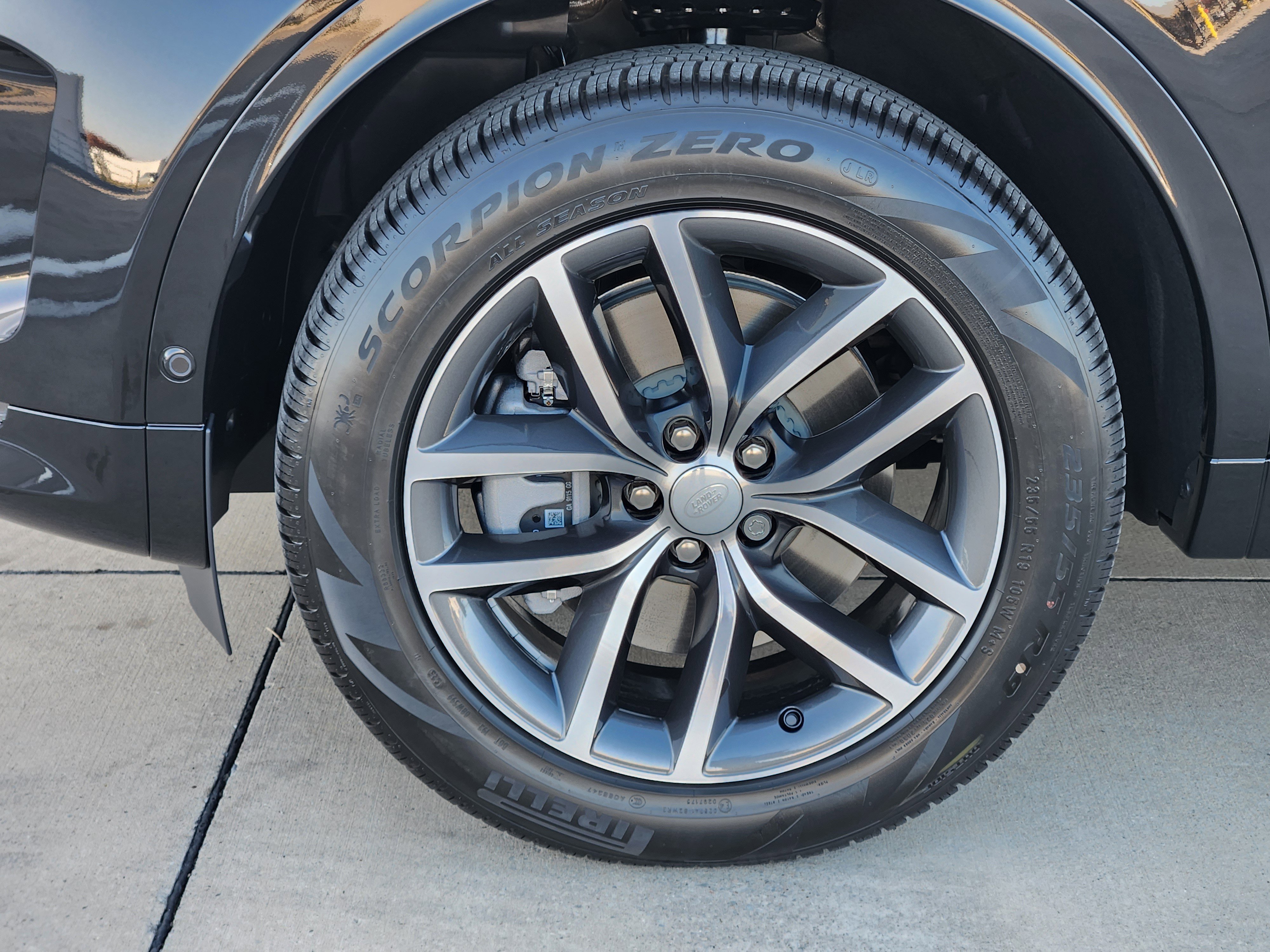 New 2025 Land Rover Discovery Sport S image 10