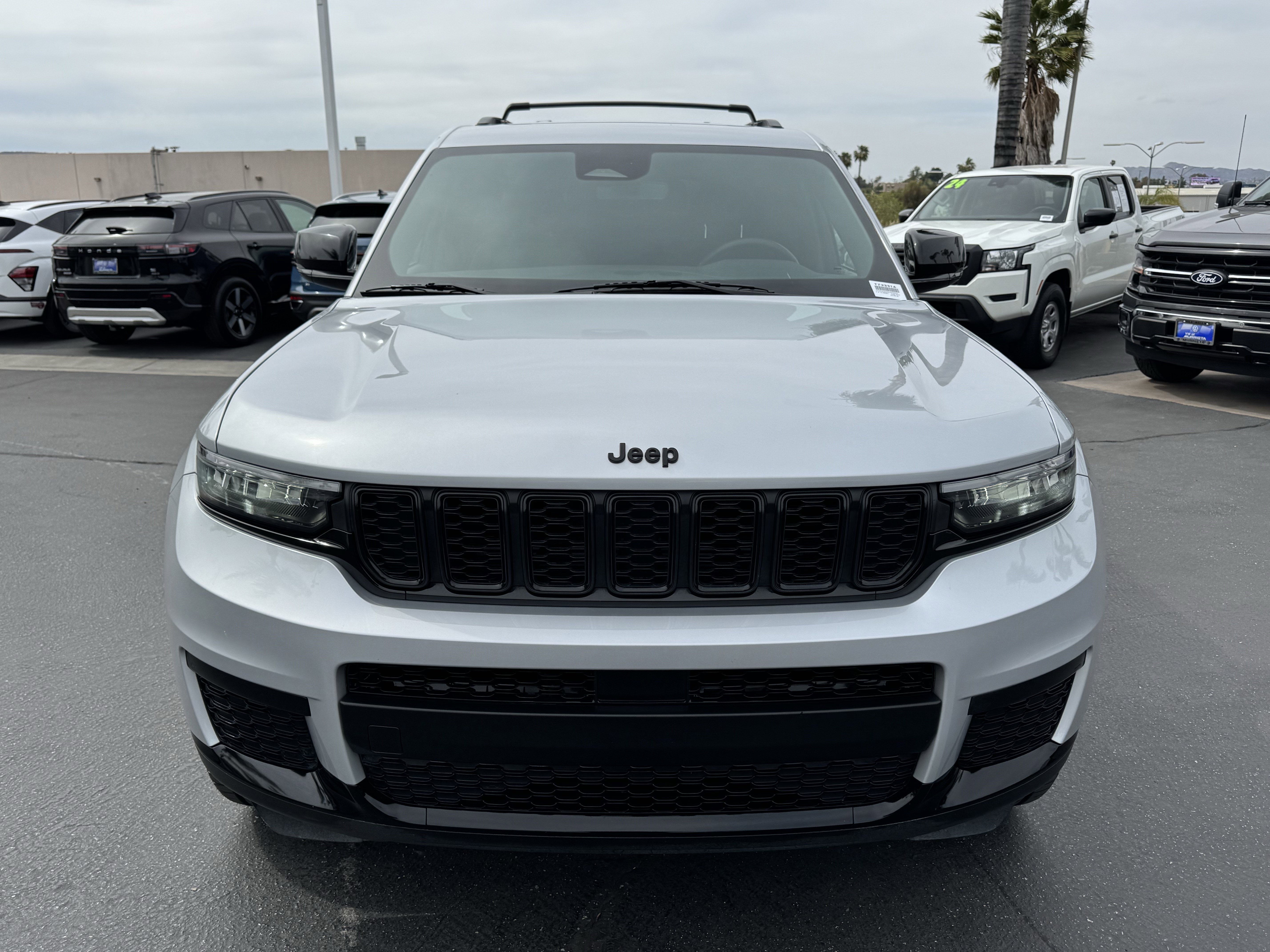 Used 2021 Jeep Grand Cherokee L Laredo image 3