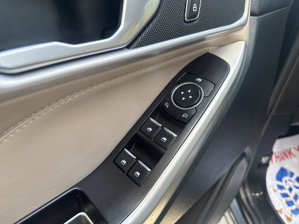 Used 2022 Ford Explorer XLT w/ Equipment Group 202A image 11