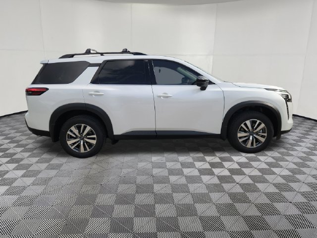 New 2026 Nissan Pathfinder SL FWD image 4